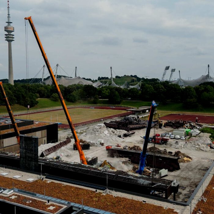 SPORTPLATZ AUFRÄUMEN MIT TREFFLER